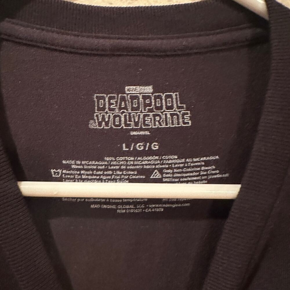 NWOT Marvel Disney Deadpool & Wolverine Movie Mashup front & back logo tee sz L - Picture 5 of 5
